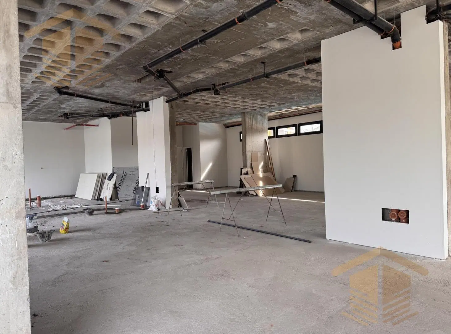 Alquiler GRAN LOCAL COMERCIAL en complejo de 500 deptos 3