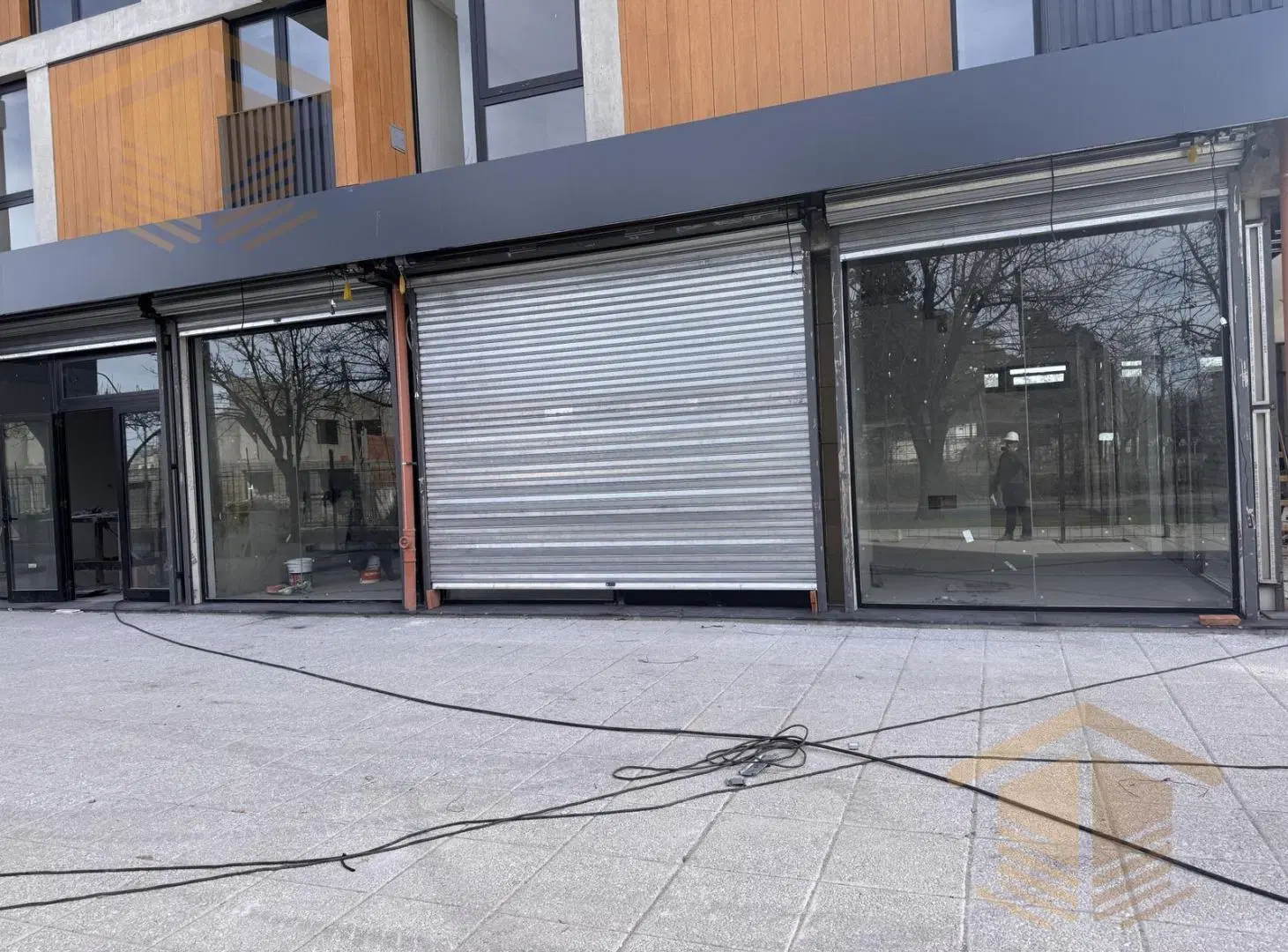 Alquiler GRAN LOCAL COMERCIAL en complejo de 500 deptos 2