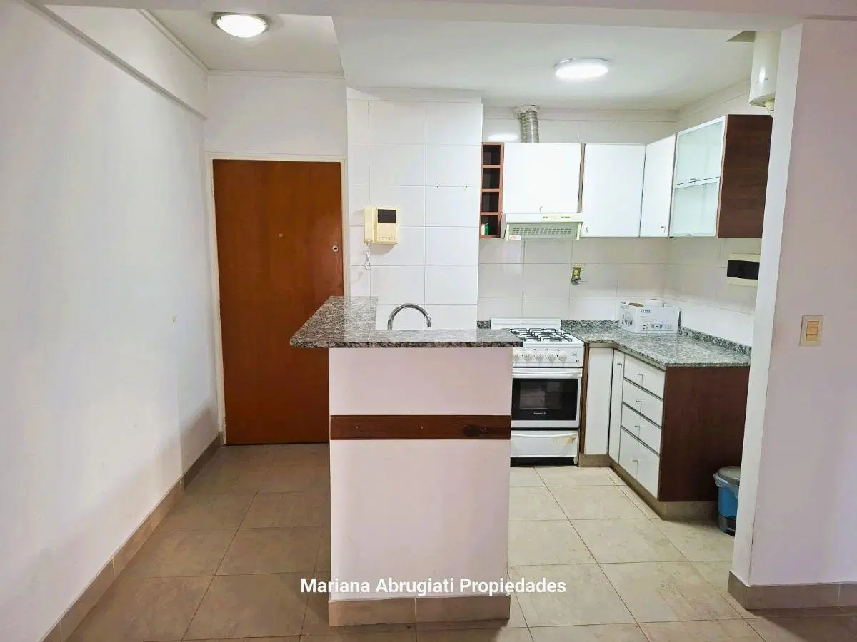 ALQUILER MONOAMBIENTE EN FLORESTA, CON BALCÓN 1