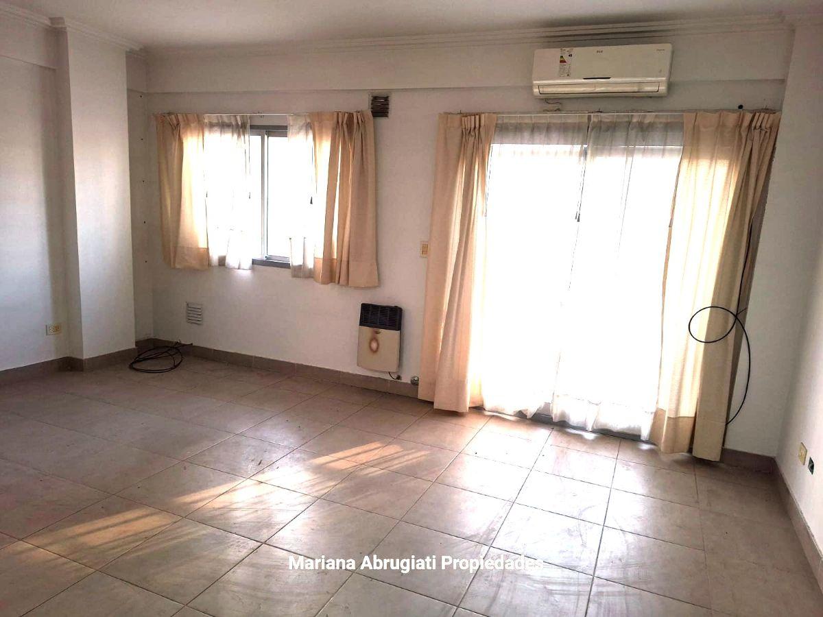 ALQUILER MONOAMBIENTE EN FLORESTA, CON BALCÓN