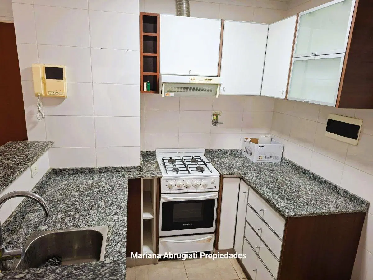 ALQUILER MONOAMBIENTE EN FLORESTA, CON BALCÓN 5