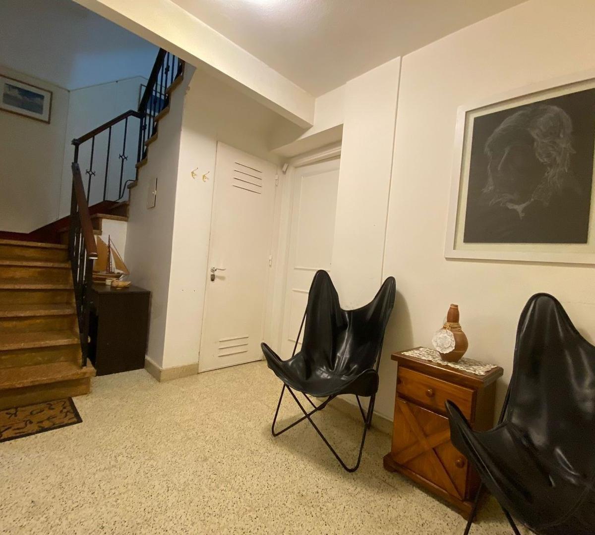 Venta Casa 8 Ambientes con Pileta y Cochera en Vicente Lopez 2