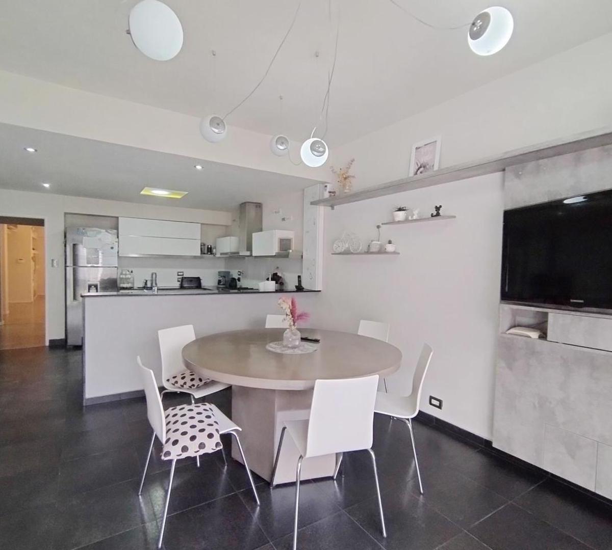 Venta Casa 7 Amb, Villa del Parque - Dos Cocheras - Piscina 1