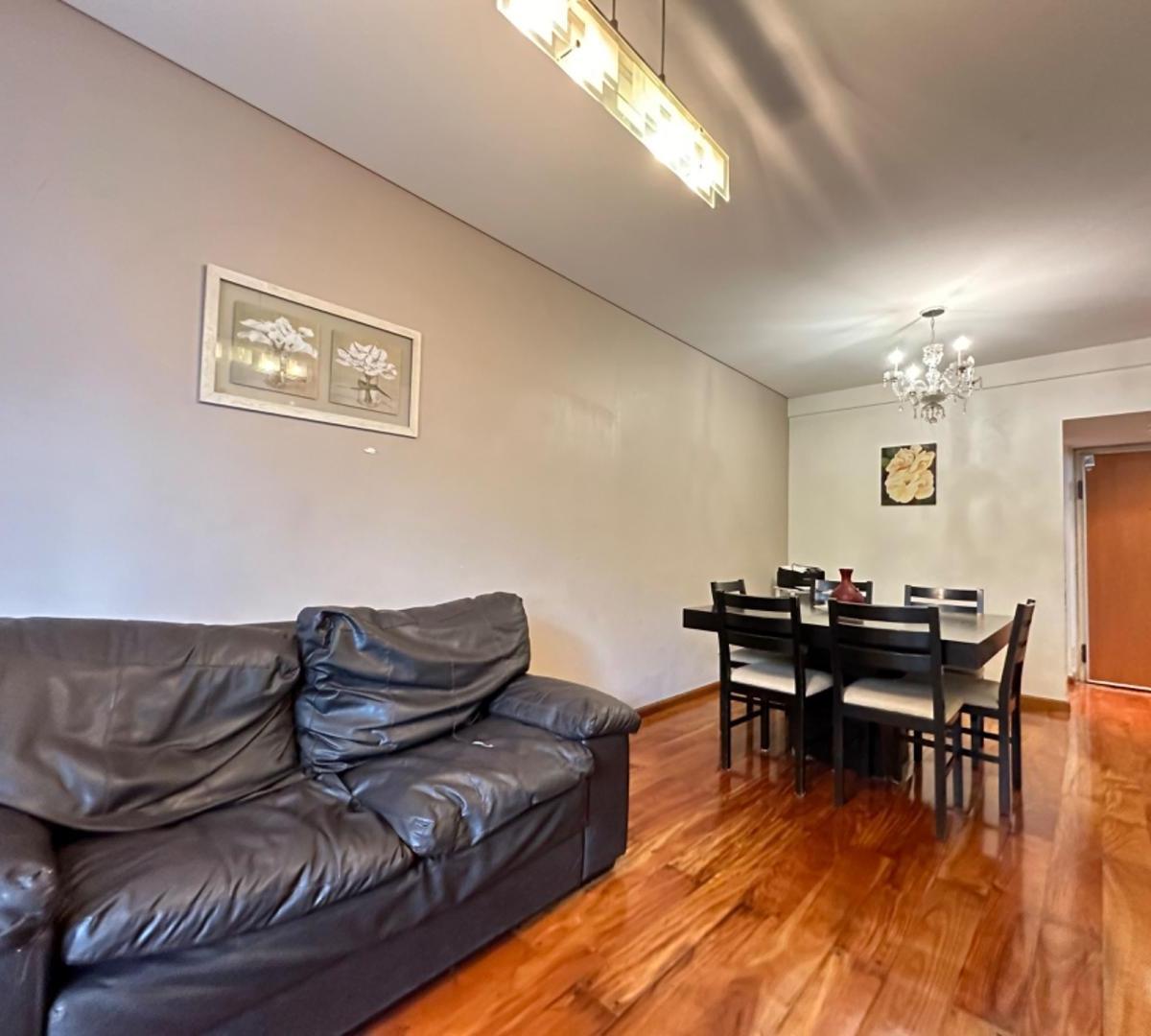 Venta Departamento 3 Ambientes con Balcón y 2 Cocheras 1