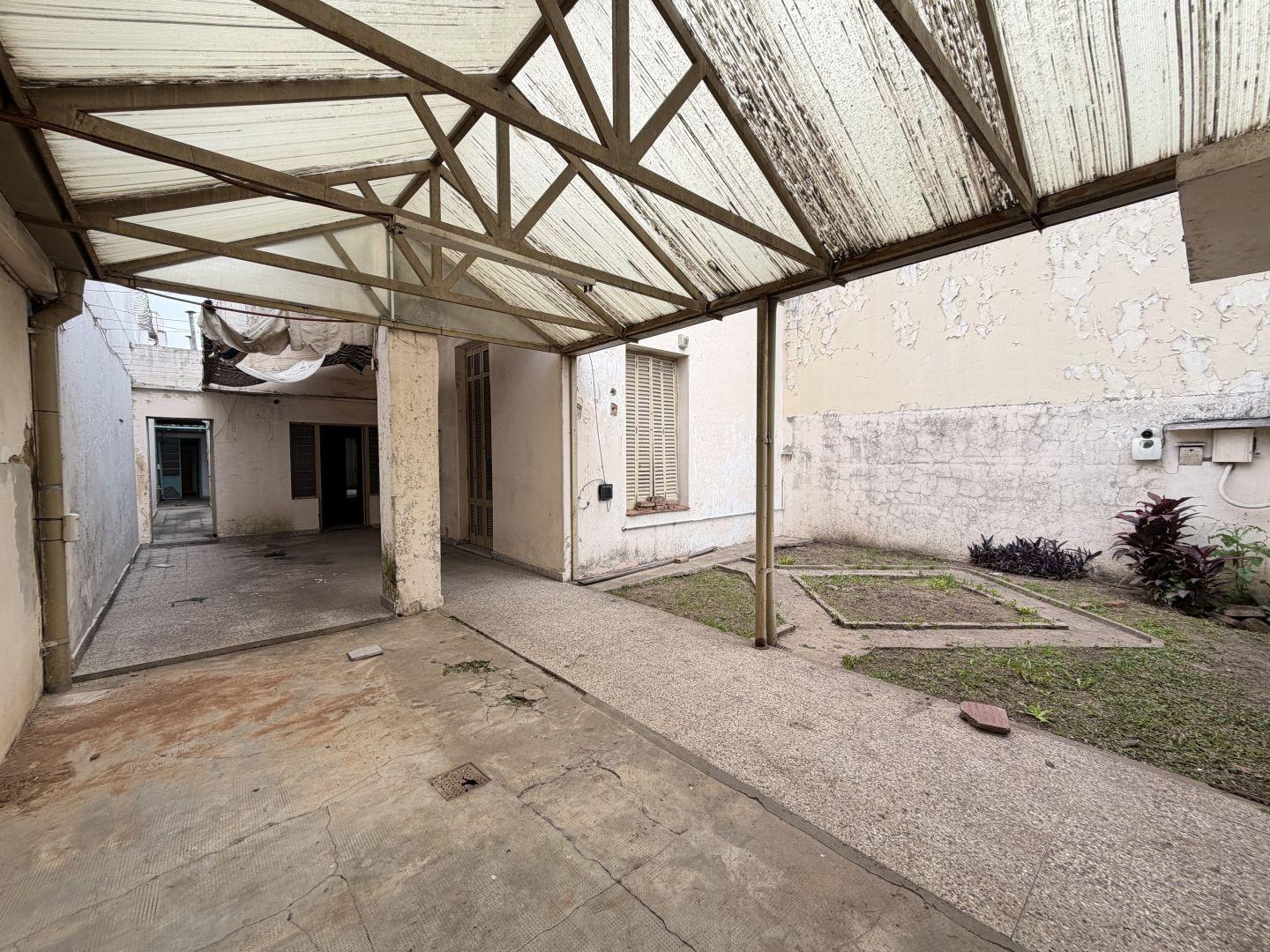 Foto de Venta Lote Propio 8,66 x 26,55m - Monte Castro, Capital Federal, imagen 3