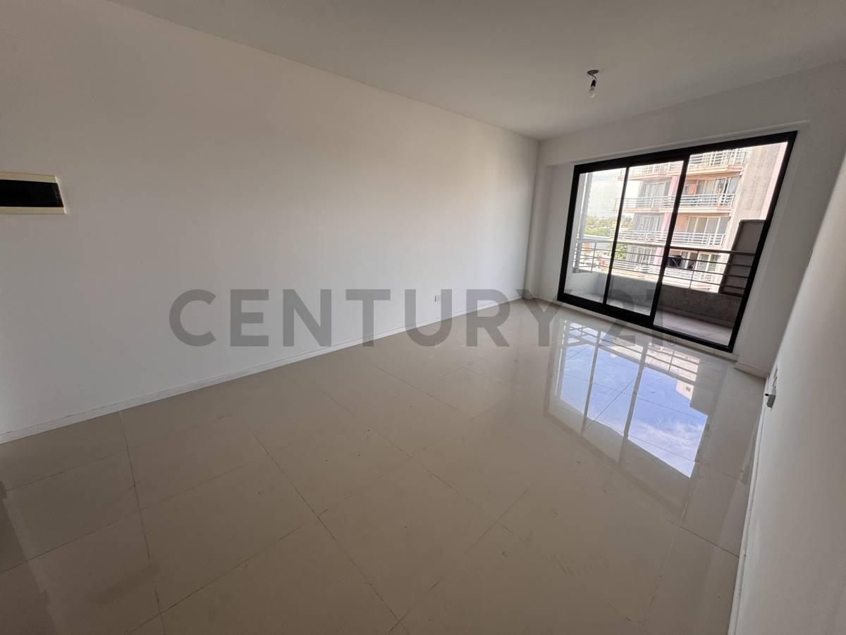 Foto de DEPARTAMENTO DOS AMBIENTES CON BALCON Y COCHERA CUBIERTA, imagen 2