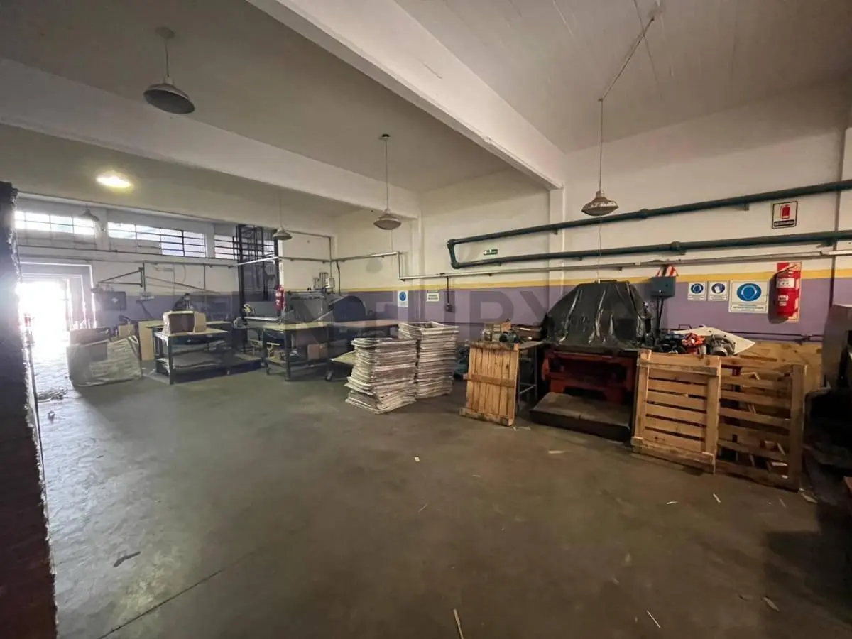 VENTA GALPON CON MONTACARGA 750 M2 - VILLA LYNCH 2