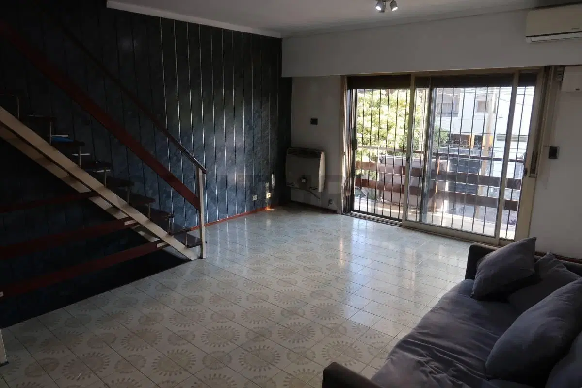 TRIPLEX 3 AMBIENTES con Garage y Patio EN VENTA  - SAN ANDRÉS, San Martín 2