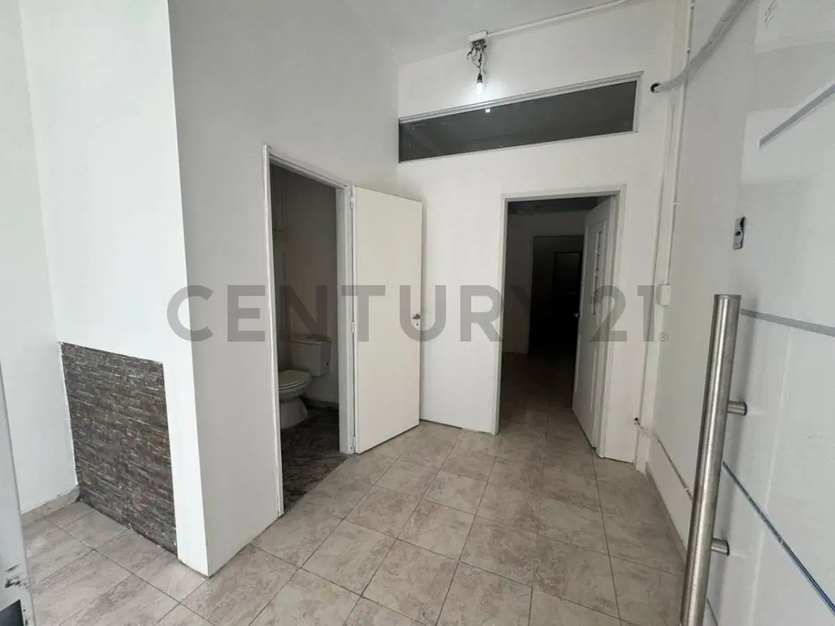 VENTA LOCAL EN MONTE CASTRO 4