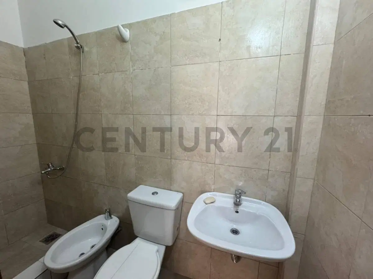 VENTA LOCAL EN MONTE CASTRO 5