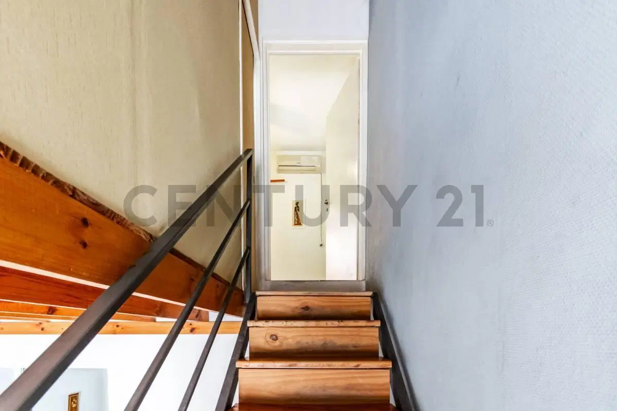 PH 3 Ambientes primer piso por escalera con Escritorio y Terraza Propia | Súper Luminoso | Villa Dev 8