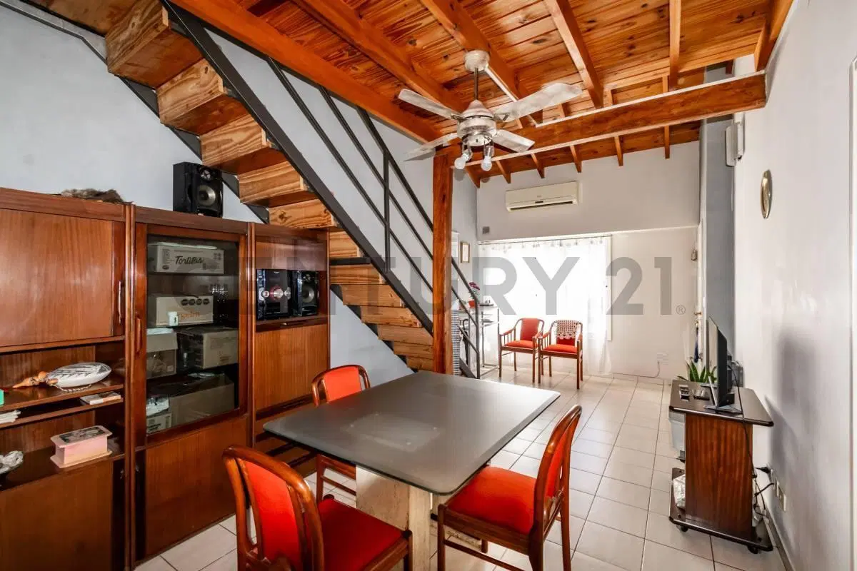 PH 3 Ambientes primer piso por escalera con Escritorio y Terraza Propia | Súper Luminoso | Villa Dev 2
