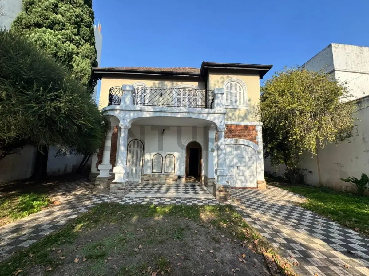 VENTA CASA 7 AMBIENTES CON JARDÍN Y COCHERA EN VILLA URQUIZA 4