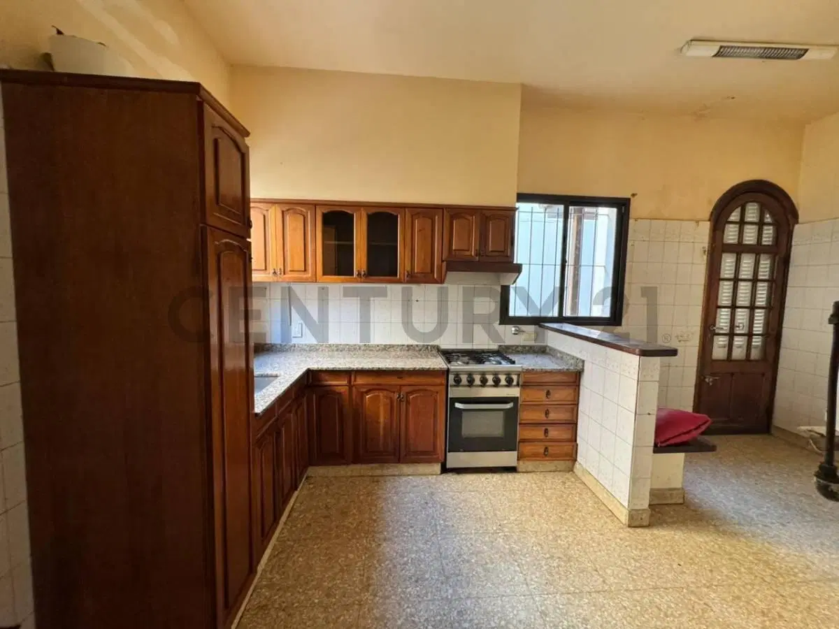 VENTA CASA 7 AMBIENTES CON JARDÍN Y COCHERA EN VILLA URQUIZA 5