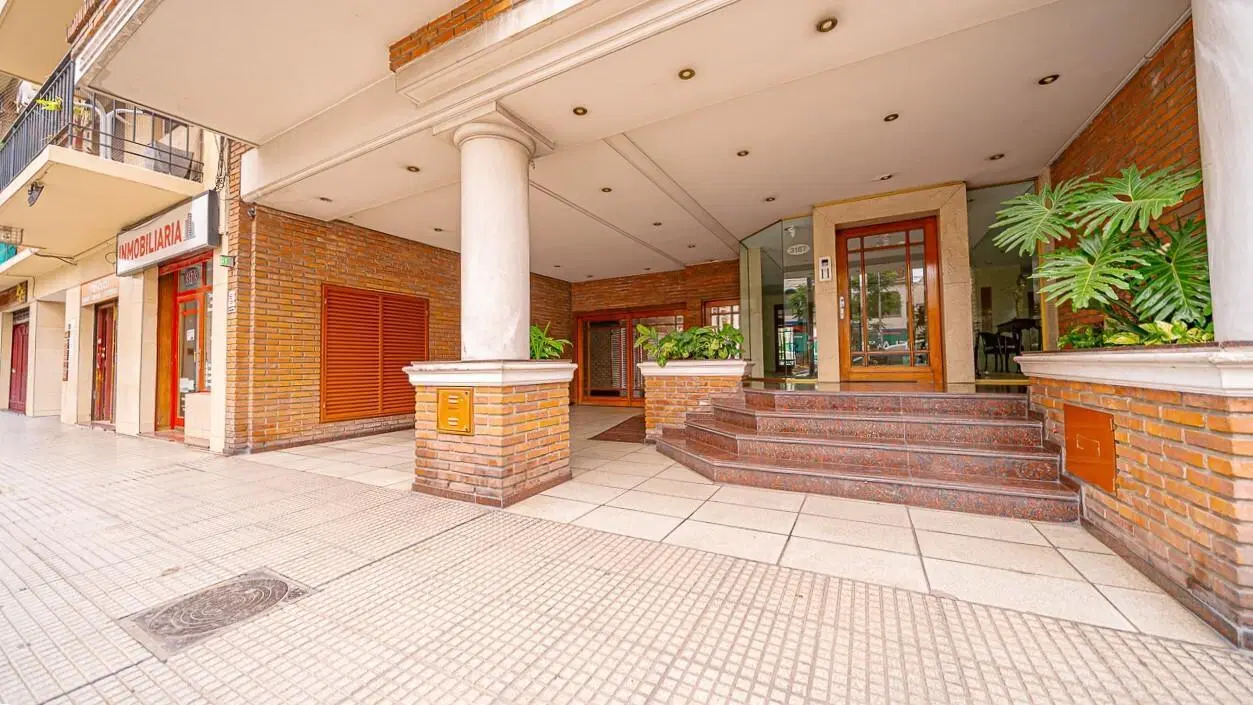 EXCELENTE PISO ENTERO EN VENTA EN VILLA DEL PARQUE 2