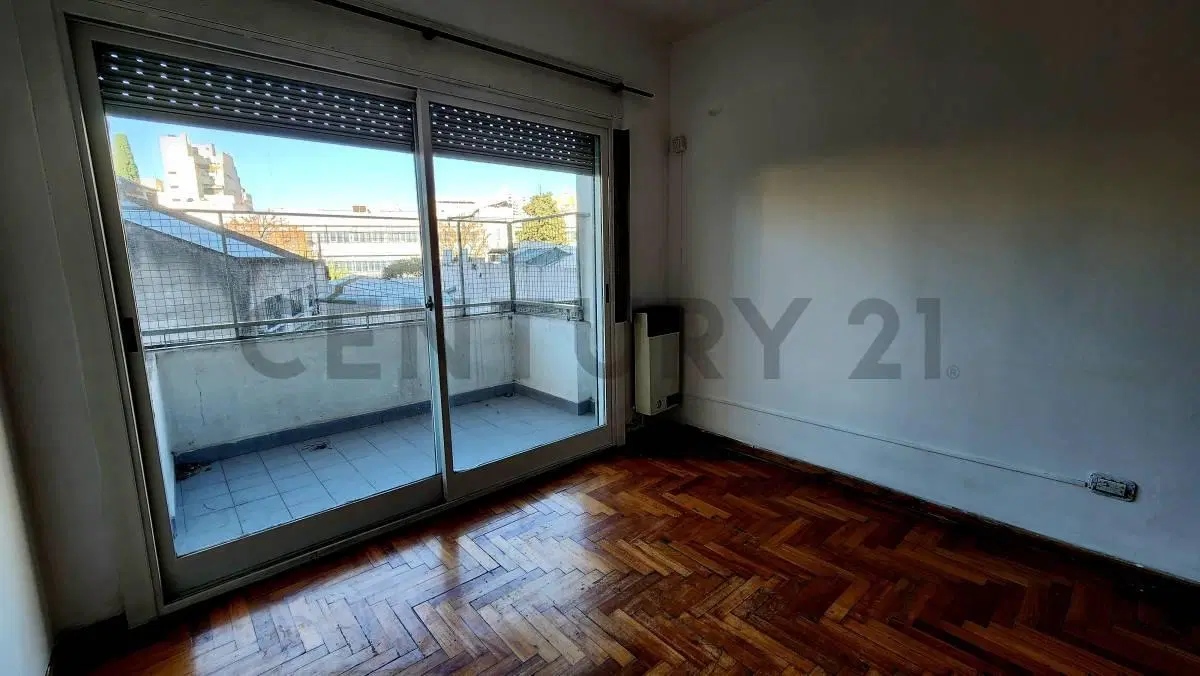 Venta Departamento 4 Ambientes con Balcón y Cochera – Villa Crespo 3