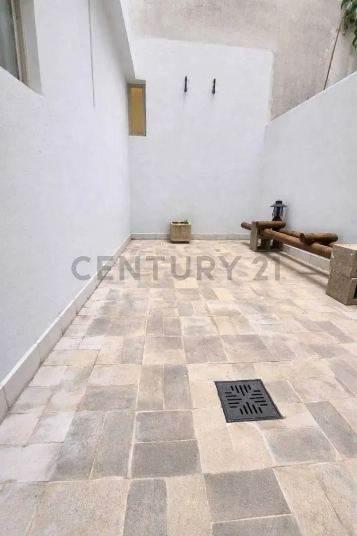 Monoambiente al frente con patio y balcón  44 m² totales Gallo al 1000 2