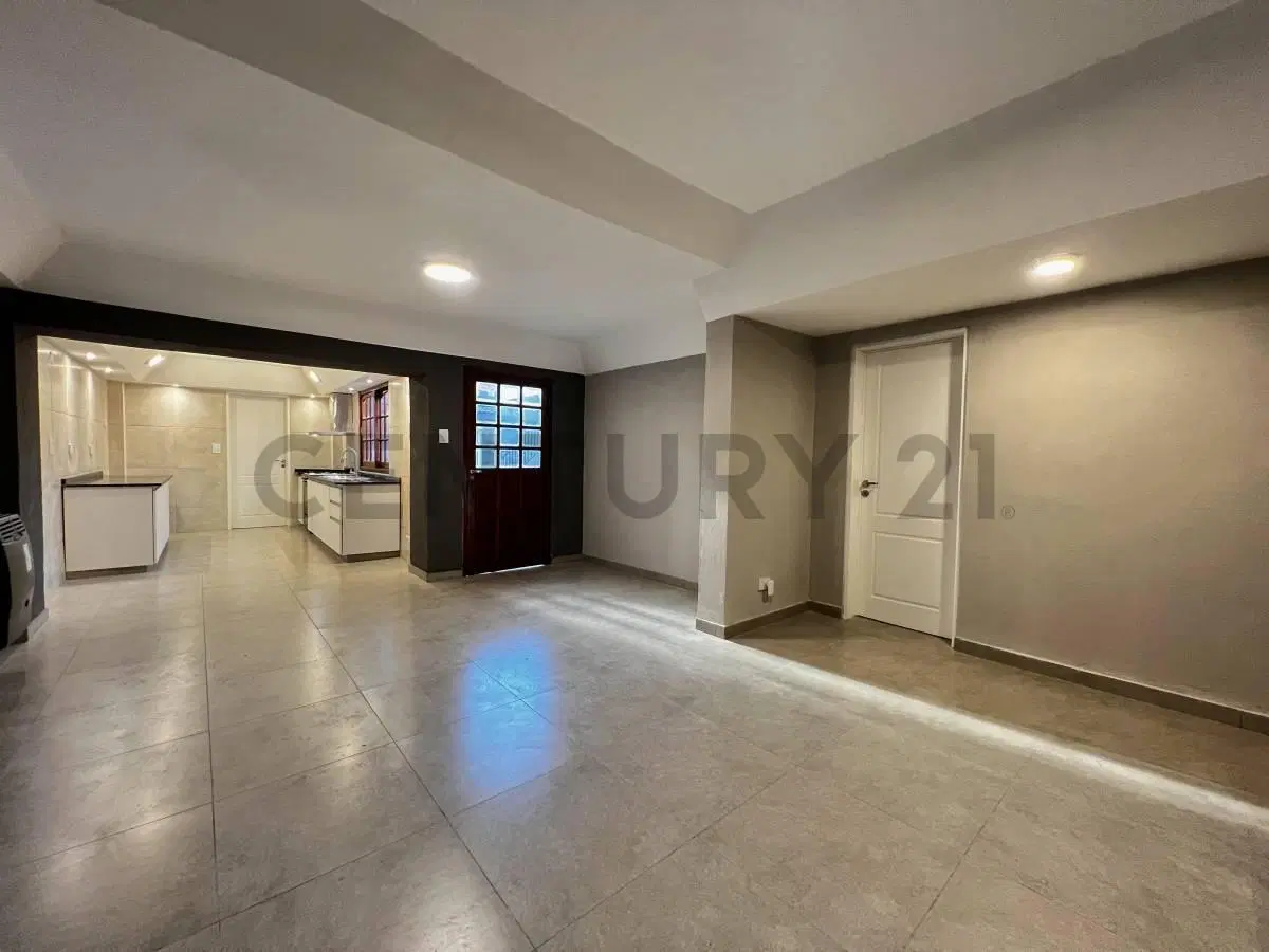 CASA VENTA 4 AMBIENTES CON QUINCHO Y COCHERA VILLA LUZURIAGA 3
