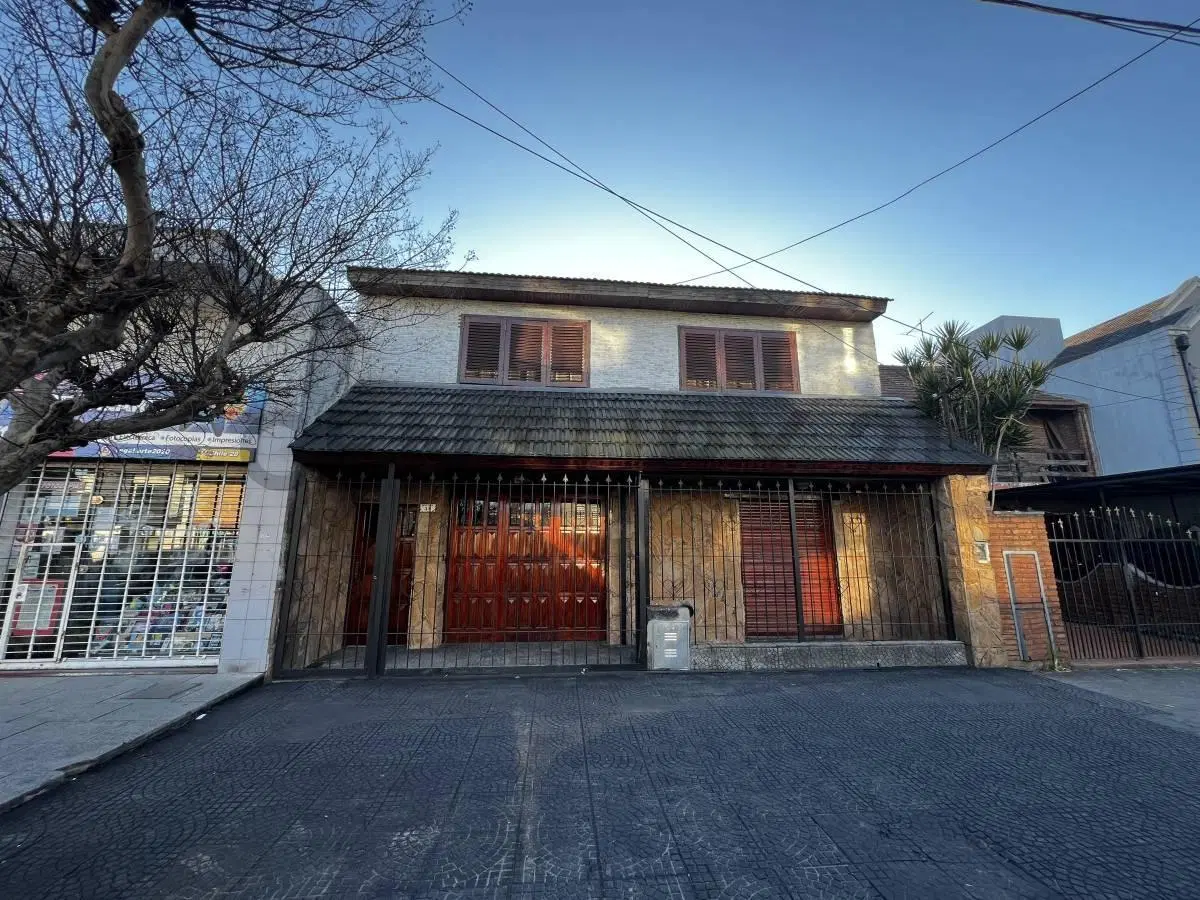 CASA VENTA 4 AMBIENTES CON QUINCHO Y COCHERA VILLA LUZURIAGA 2