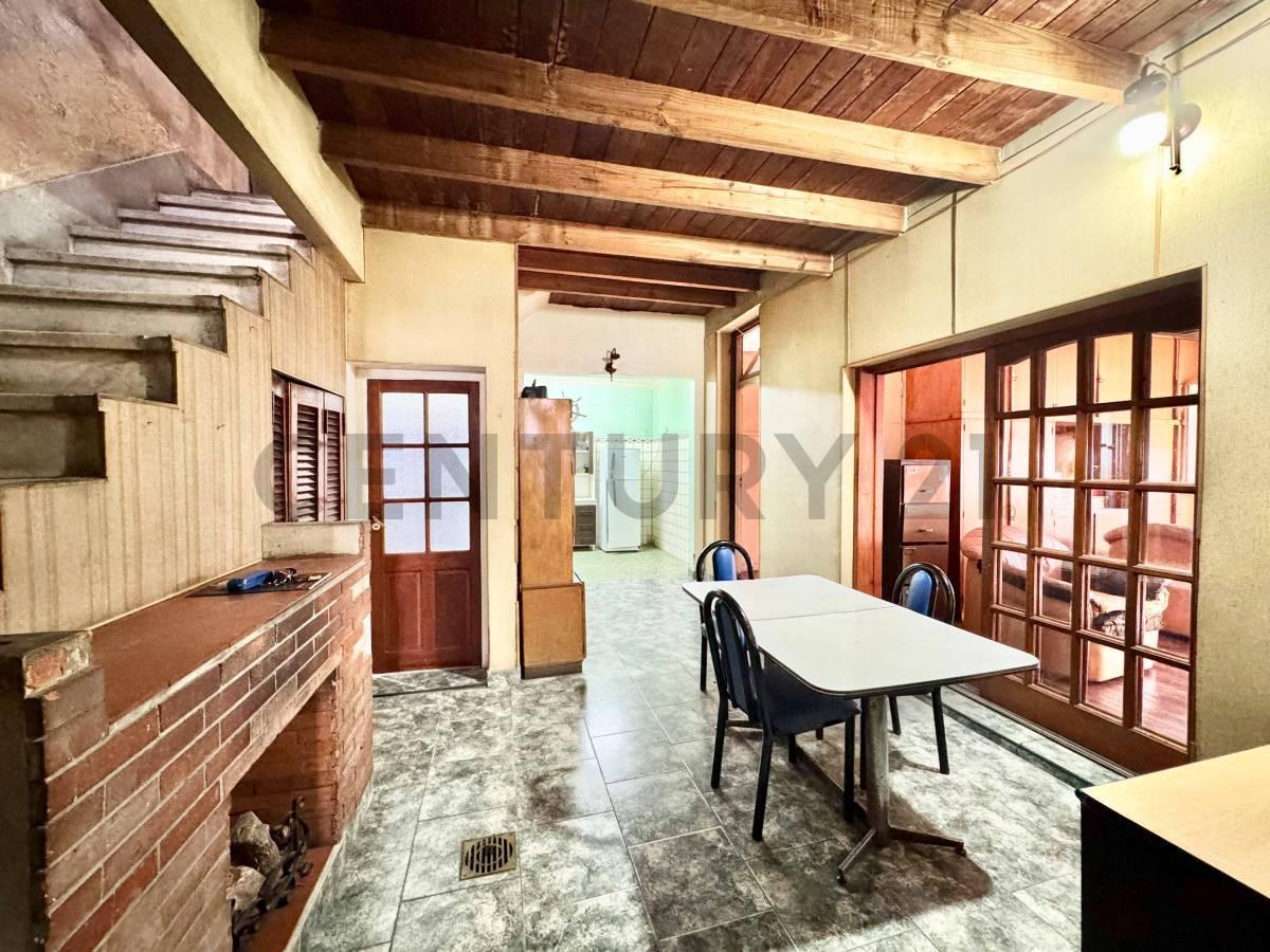 Foto de VENTA CASA EN ESQUINA CON LOCAL, 5 AMBIENTES Y GRAN TERRAZA EN POMPEYA, imagen 1