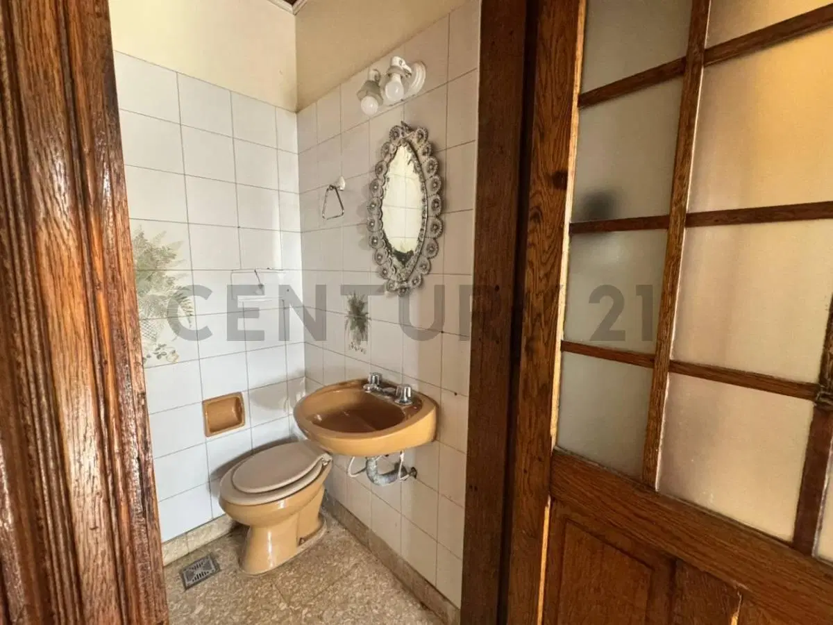 ALQUILER CASA 7 AMBIENTES CON JARDÍN Y COCHERA EN VILLA URQUIZA 8