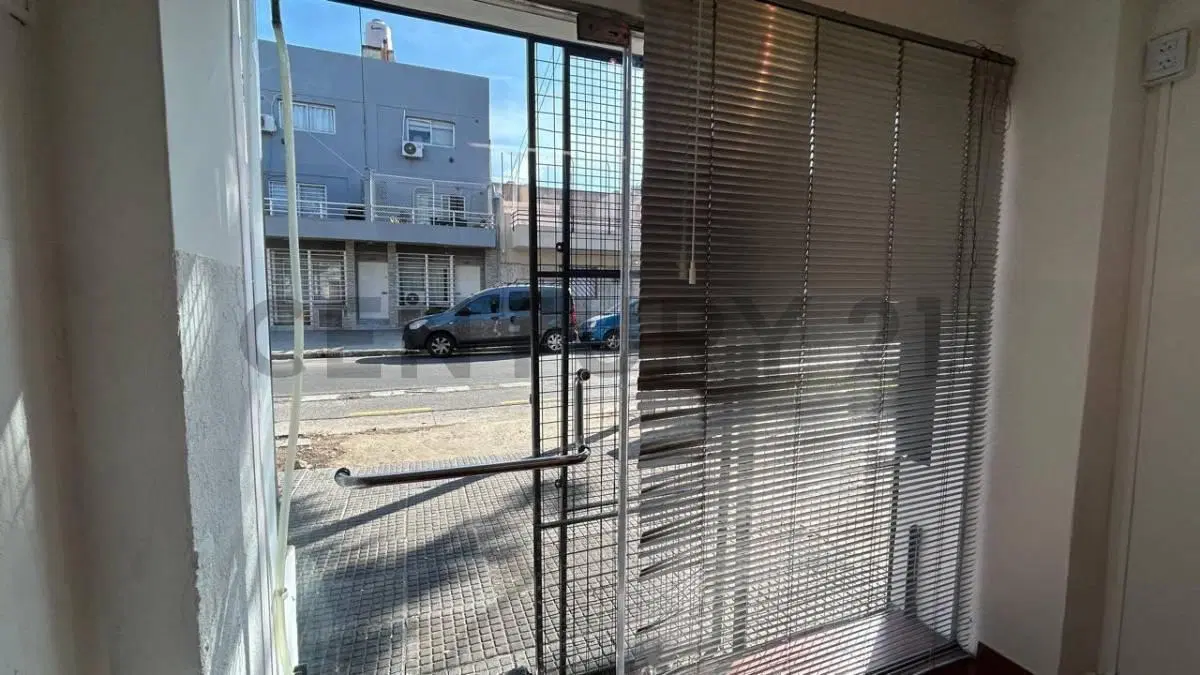 LOCAL EN ALQUILER. SIN EXPENSAS. EN EL MEJOR PUNTO COMERCIAL DE MONTE CASTRO 3