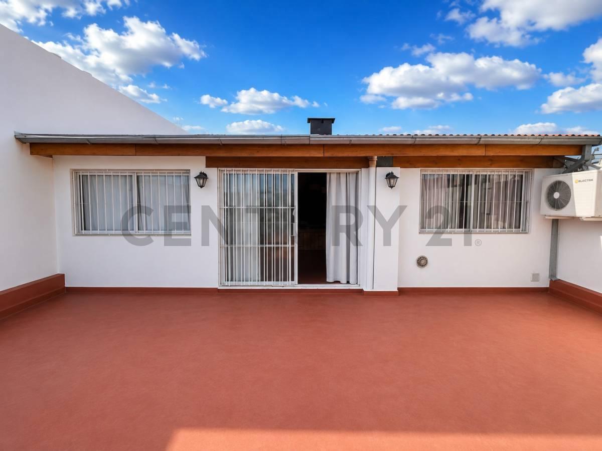 Foto de Venta PH 4 Ambientes con dependencia- Quincho, Terraza y Parrilla. Sin, imagen 2