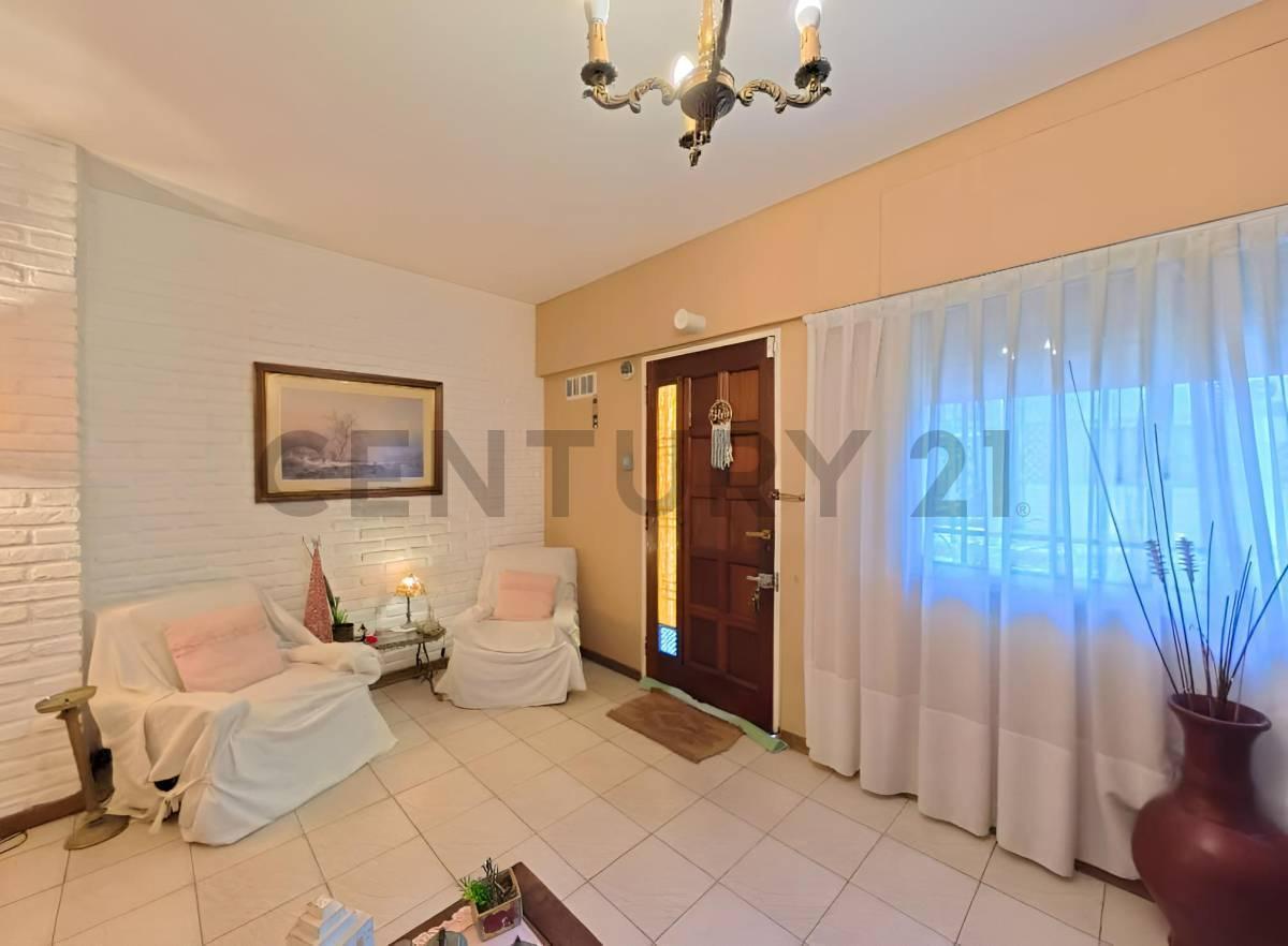 Foto de VENTA PH 4 AMBIENTES EN MONTE CASTRO, imagen 1