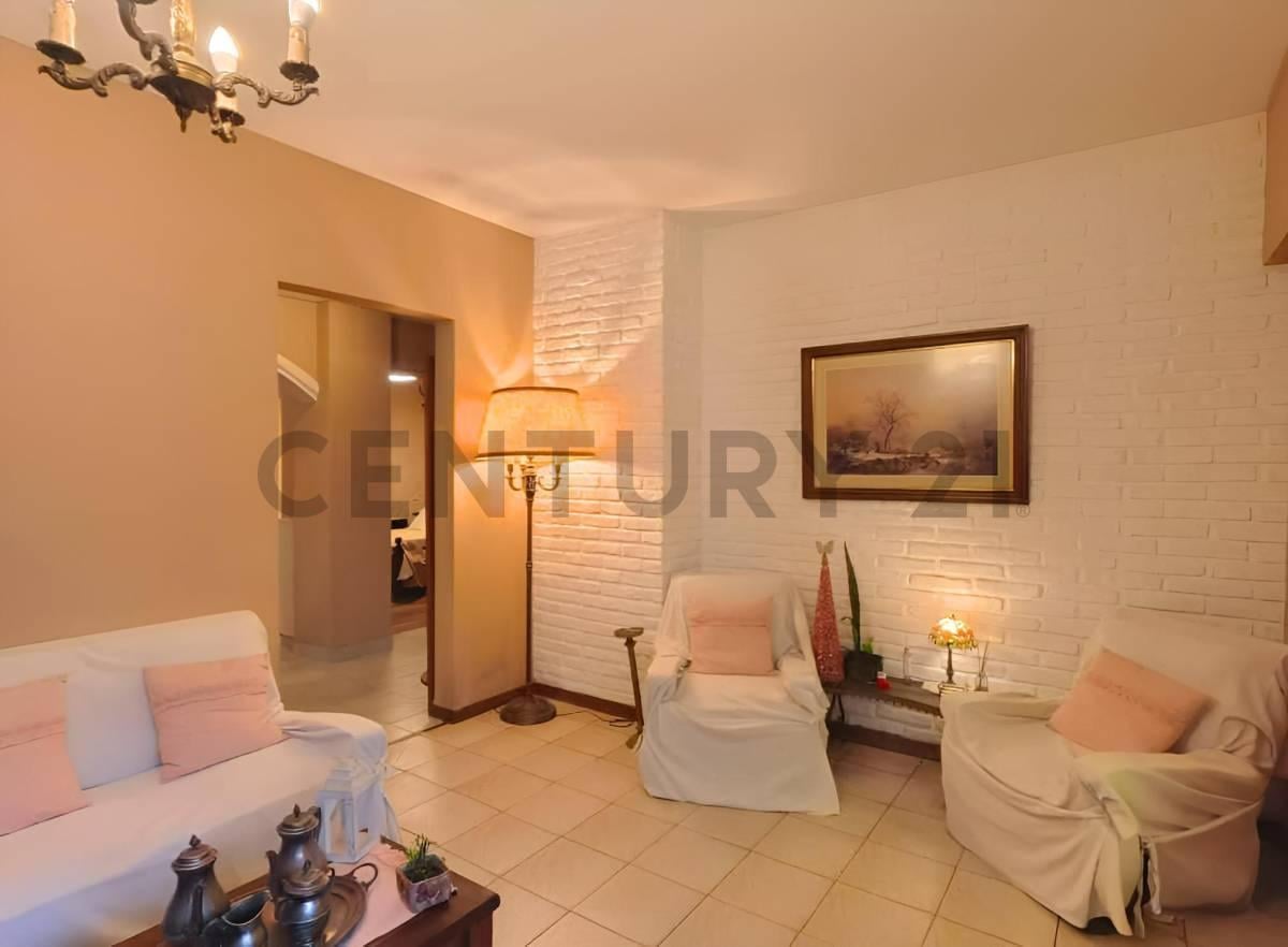 Foto de VENTA PH 4 AMBIENTES EN MONTE CASTRO, imagen 2