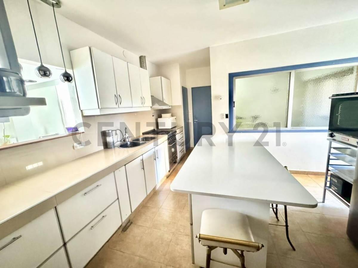 Foto de VENTA PH 4 AMBIENTES CON ENTRADA INDEPENDIENTE EN ALMAGRO, imagen 1