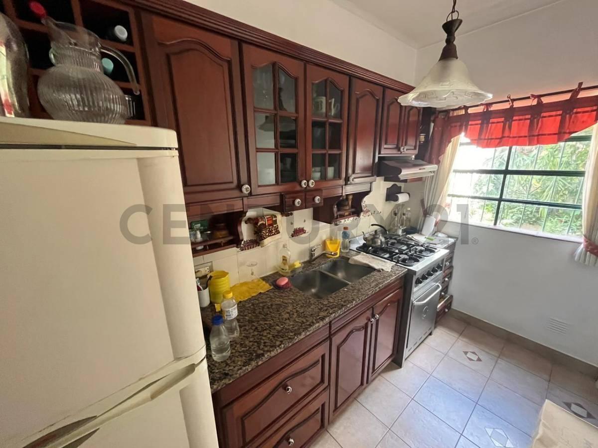 Foto de VENTA PH TIPO DUPLEX 3 AMBIENTES CON COCHERA, PATIO, Y PARRILLA - SAENZ, imagen 4