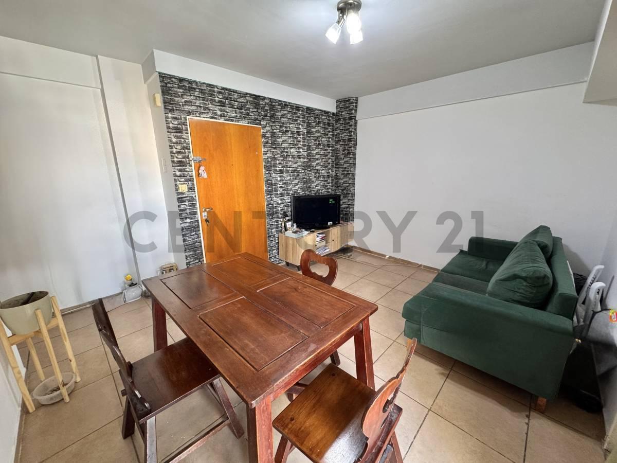 Foto de VENTA DEPARTAMENTO 3 AMBIENTES PARQUE CHACABUCO CON BALCON-A 2 CUADRAS, imagen 2