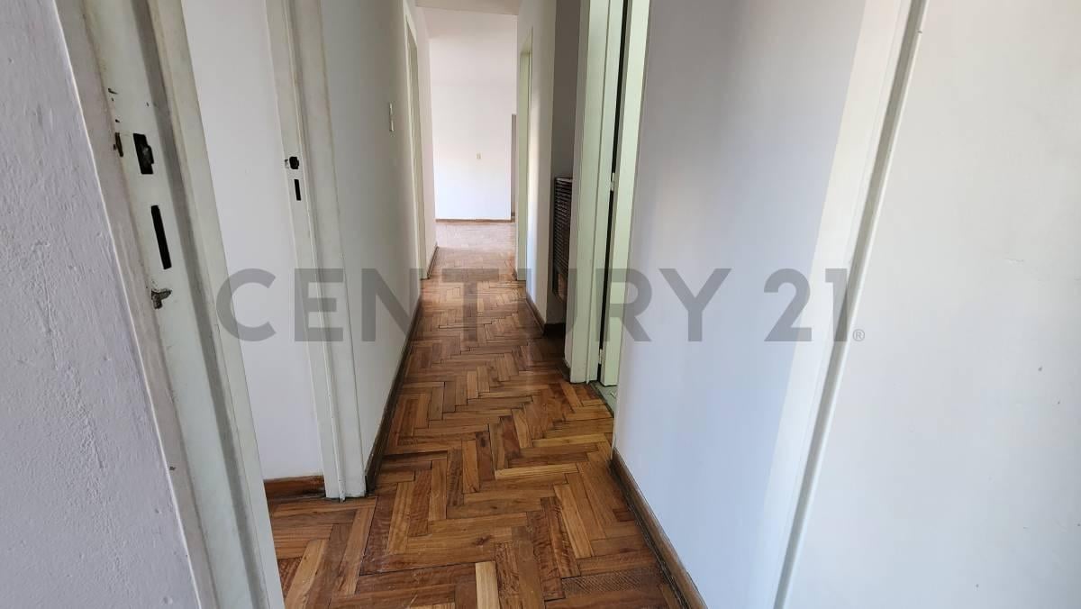 Foto de ALQUILER DE Departamento 4 Ambientes con Balcón y Cochera – Villa Crespo, imagen 2