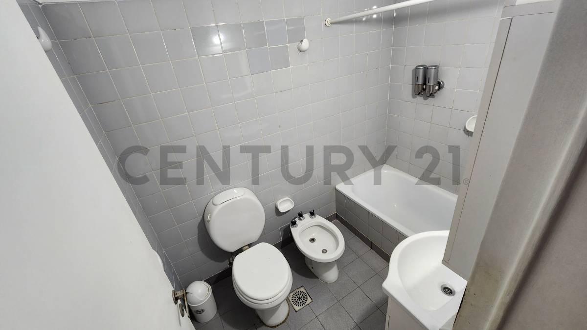 Foto de ALQUILER DE Departamento 4 Ambientes con Balcón y Cochera – Villa Crespo, imagen 4