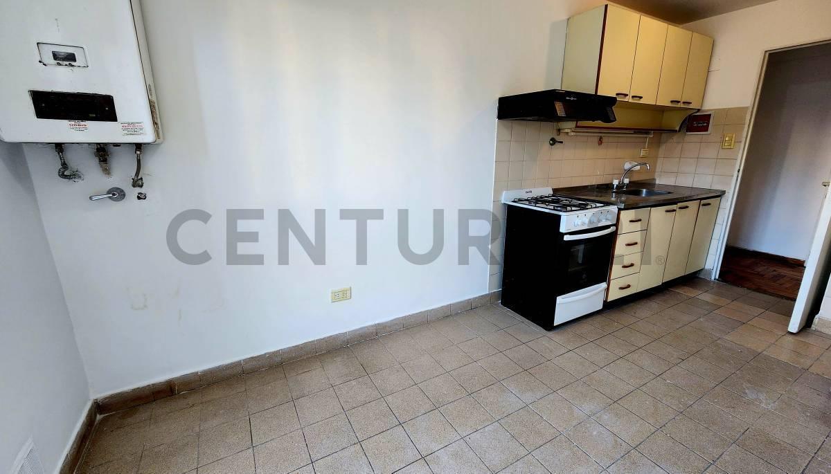 Foto de ALQUILER DE Departamento 4 Ambientes con Balcón y Cochera – Villa Crespo, imagen 3