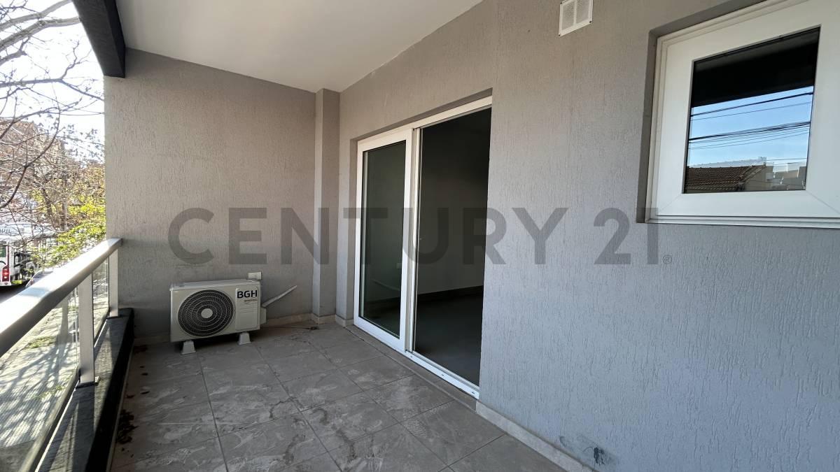 Foto de SEMIPISO 3 AMBIENTES A ESTRENAR CON COCHERA | SUITE + DOS VESTIDORES |, imagen 1