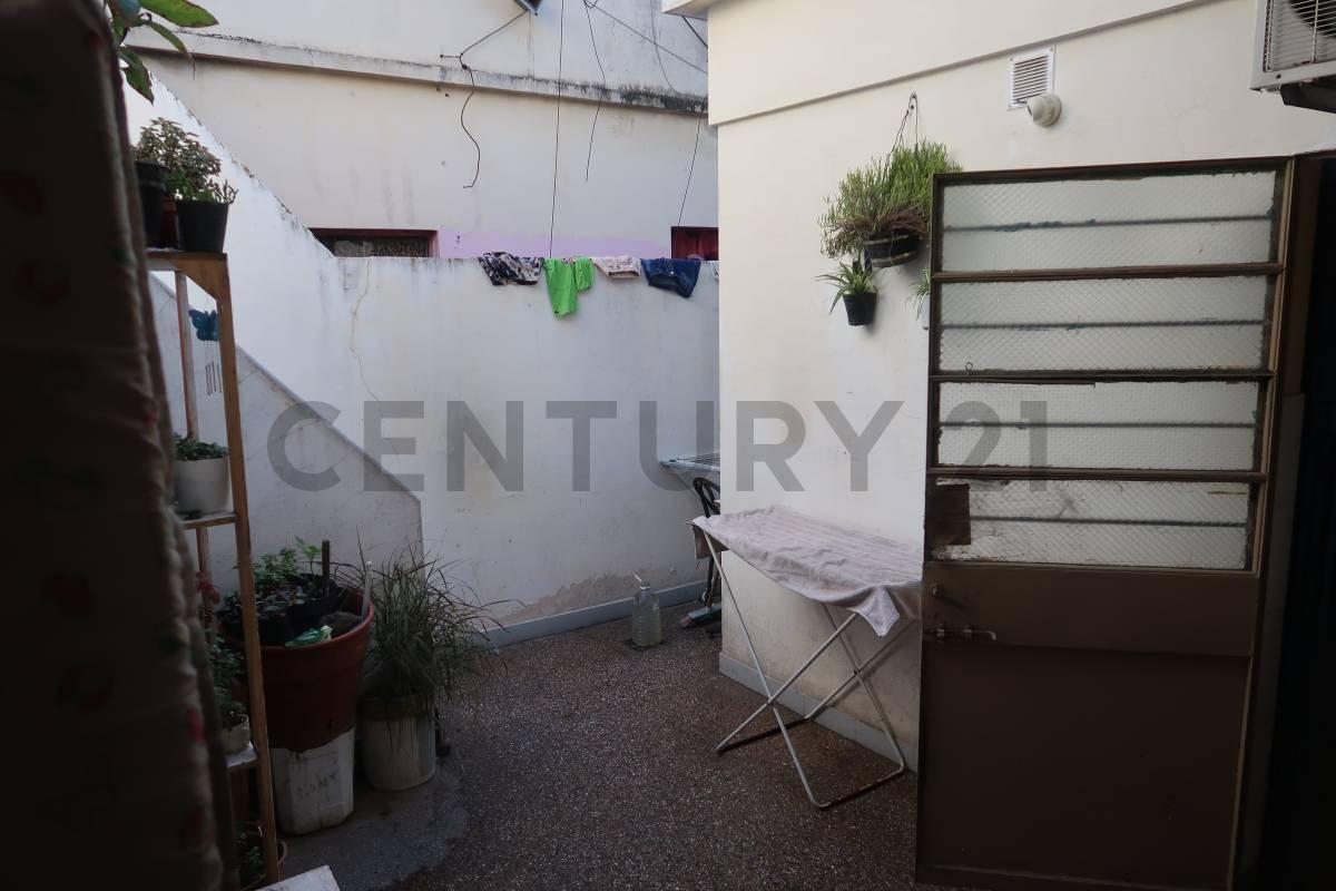 Foto de VENTA PH 3 AMB - cochera, quincho y terraza en Villa Maipú APTO CREDITO, imagen 3