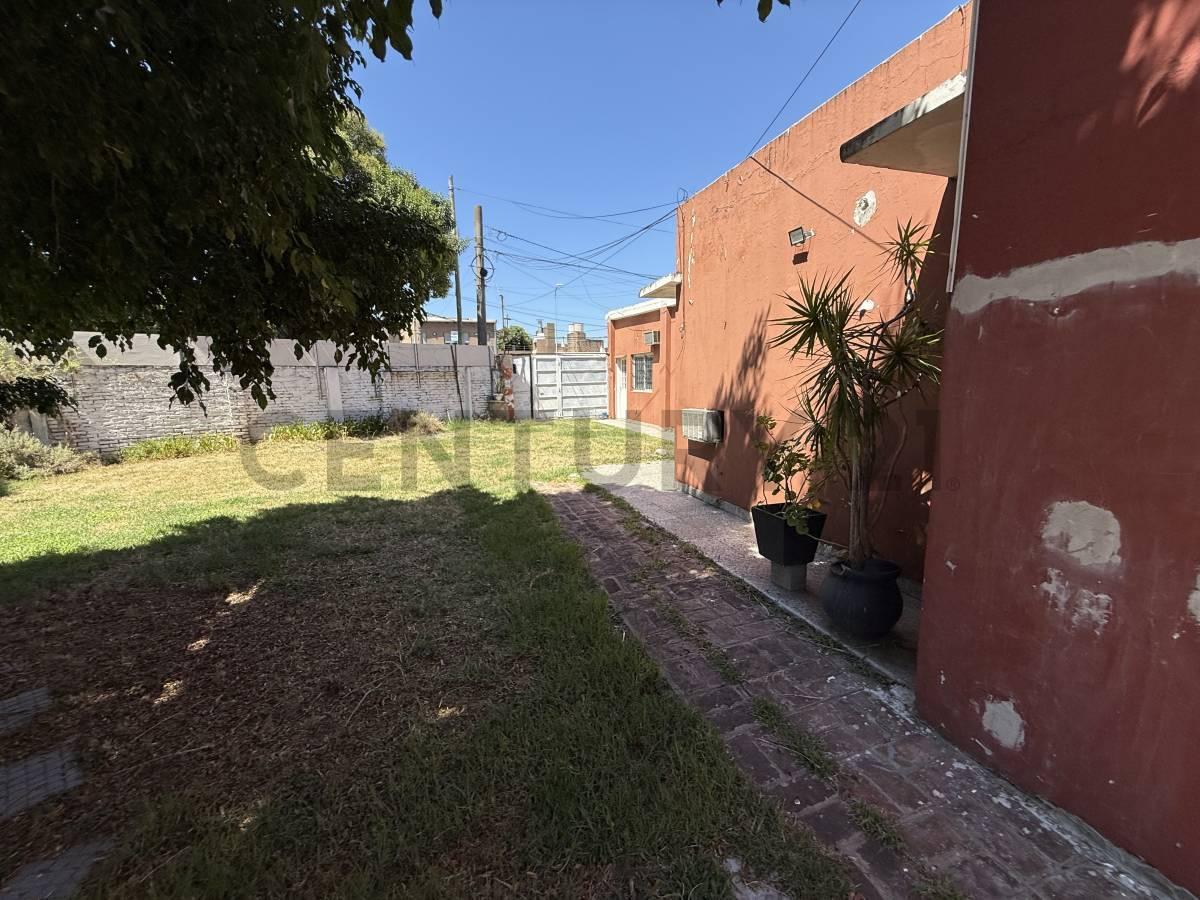 Foto de CASA EN VENTA EN MORÓN NORTE - VIVIENDA y LOCAL COMERCIAL EN LOTE, imagen 1