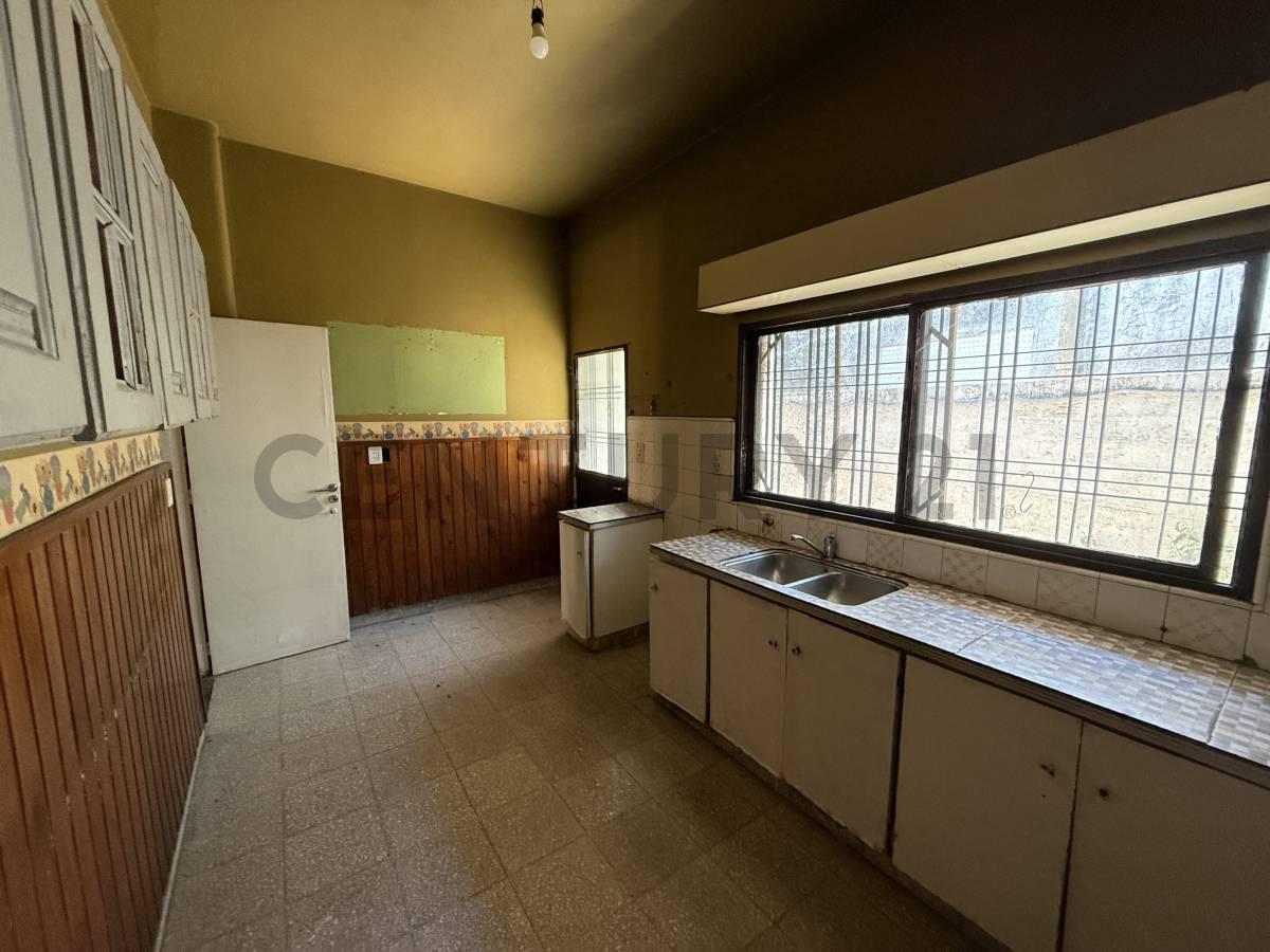 Foto de CASA EN VENTA EN MORÓN NORTE - VIVIENDA y LOCAL COMERCIAL EN LOTE, imagen 3