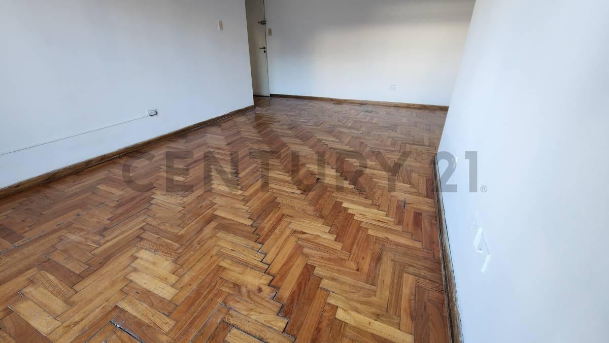 Foto de ALQUILER DE Departamento 4 Ambientes con Balcón y Cochera – Villa Crespo, imagen 2