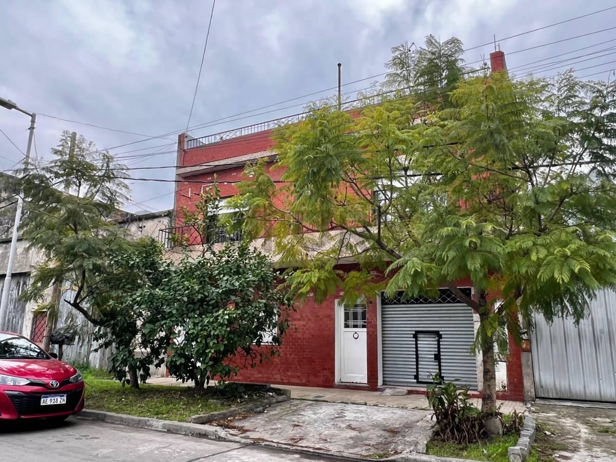 Foto de VENTA PH CON COCHERA PATIO Y TERRAZA EN AVELLANEDA, imagen 2