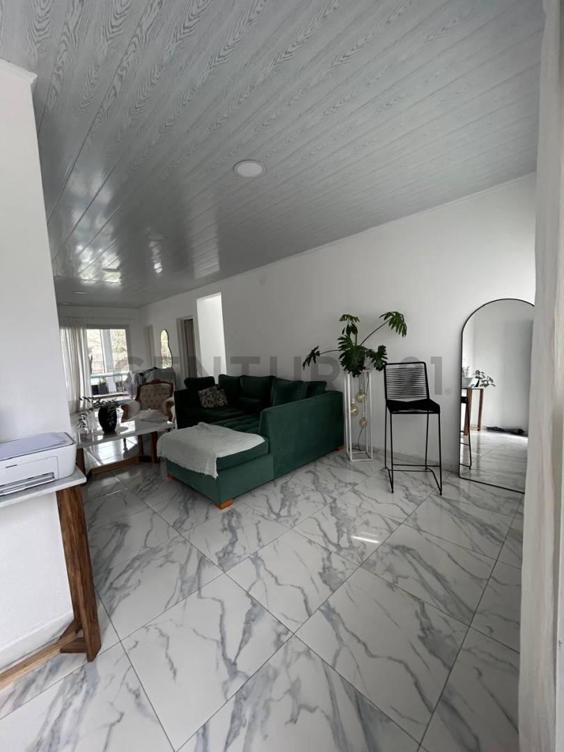 Foto de VENTA CASA DE 4 AMBIENTES CON PILETA EN EL BARRIO ALVAREZ DEL BOSQUE, imagen 4