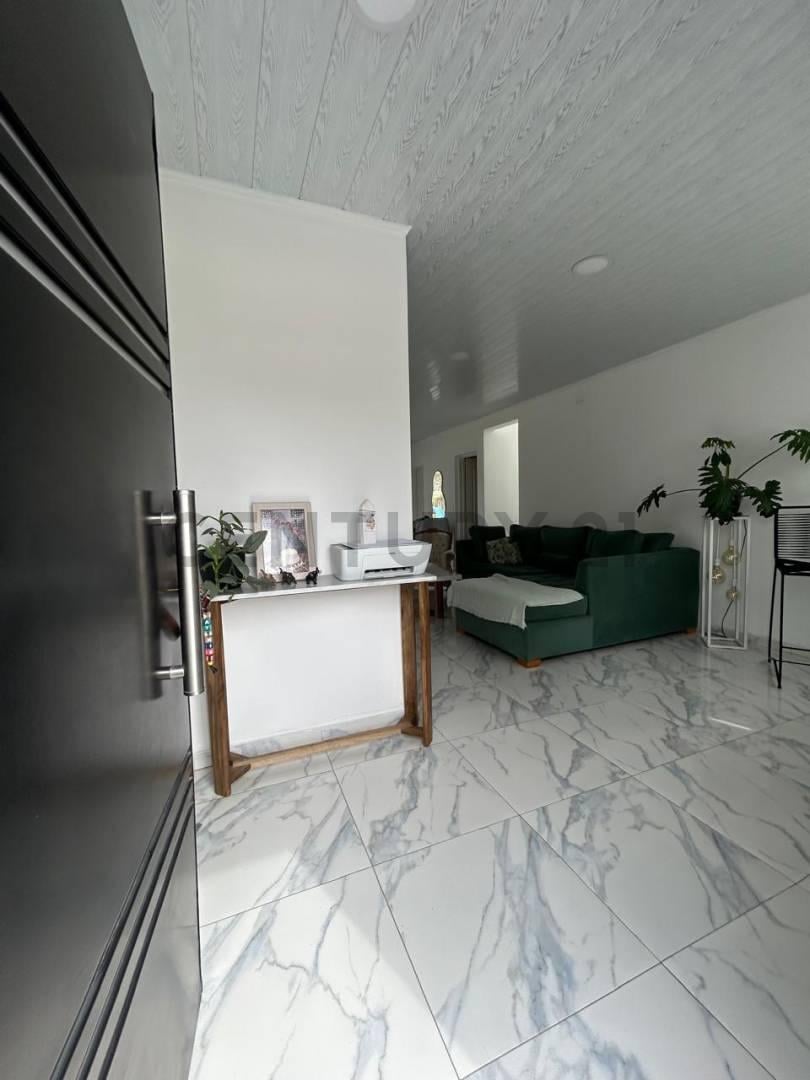 Foto de VENTA CASA DE 4 AMBIENTES CON PILETA EN EL BARRIO ALVAREZ DEL BOSQUE, imagen 3