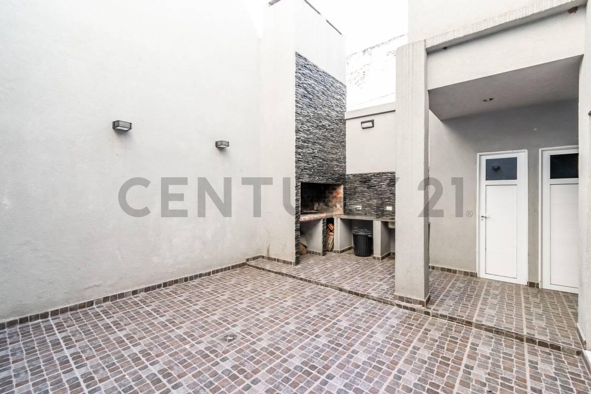 Foto de VENTA PH 3 AMBIENTES en MONTE CASTRO con PATIO Y TERRAZA, imagen 2