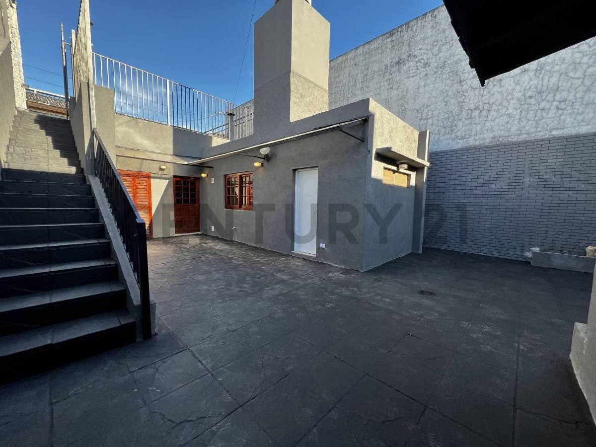 Foto de CASA VENTA 4 AMBIENTES CON QUINCHO Y COCHERA VILLA LUZURIAGA, SE ACEPTA, imagen 4