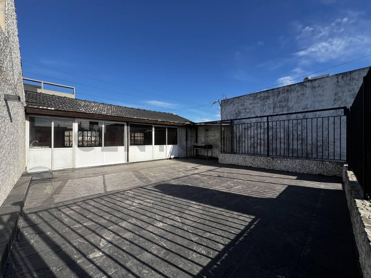 Foto de CASA VENTA 4 AMBIENTES CON QUINCHO Y COCHERA VILLA LUZURIAGA, SE ACEPTA, imagen 5