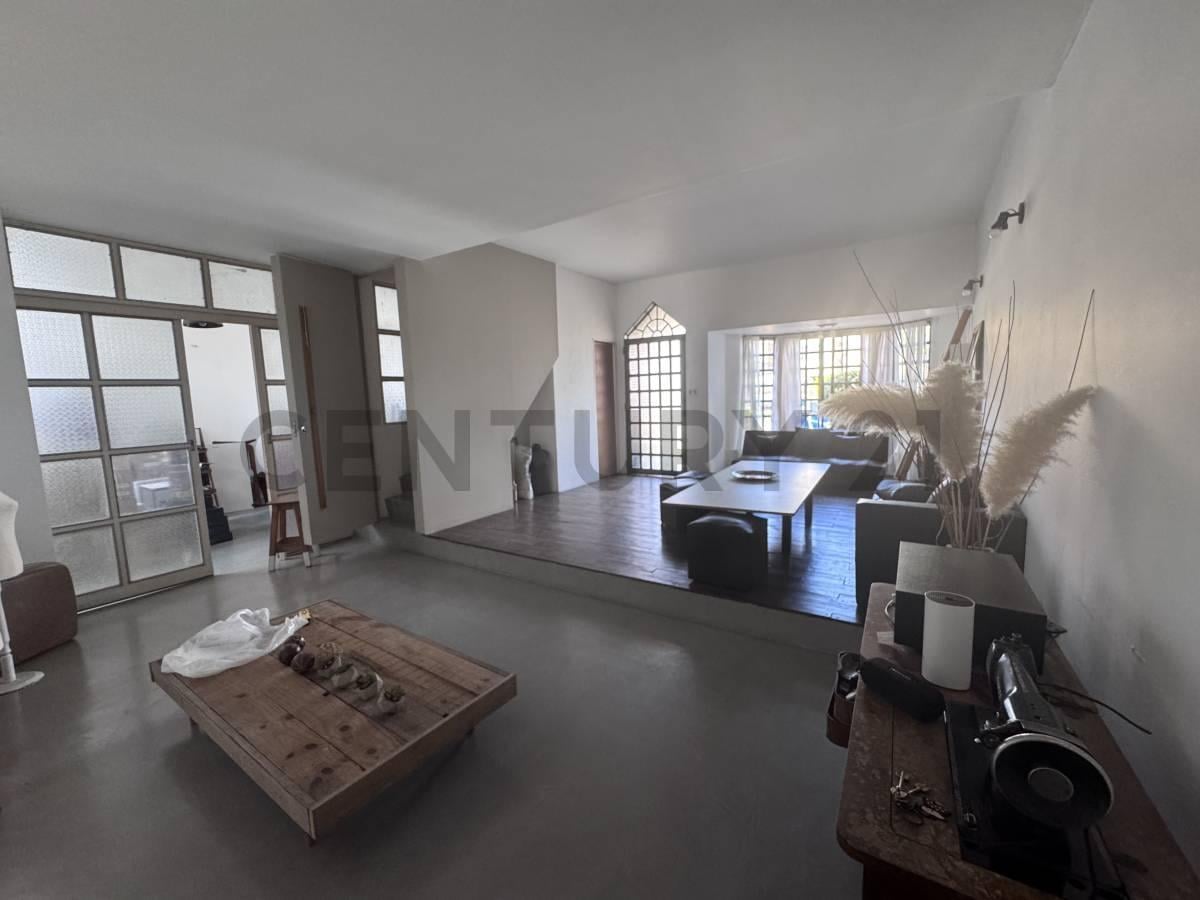 Foto de VENTA CASA 6 AMBIENTES CON JARDÍN Y GARAGE DOBLE A RECICLAR EN VILLA, imagen 4