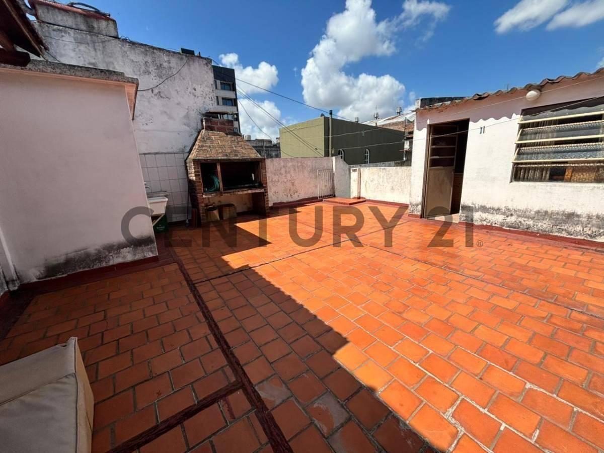 Foto de PH 3 amb. Cochera, terraza y gran quincho. Villa Maipú. FRENTE APTO, imagen 1