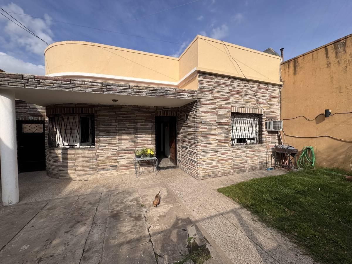 Foto de VENTA CASA MULTIFAMILIAR 4 AMBIENTES VILLA LUGANO, imagen 1