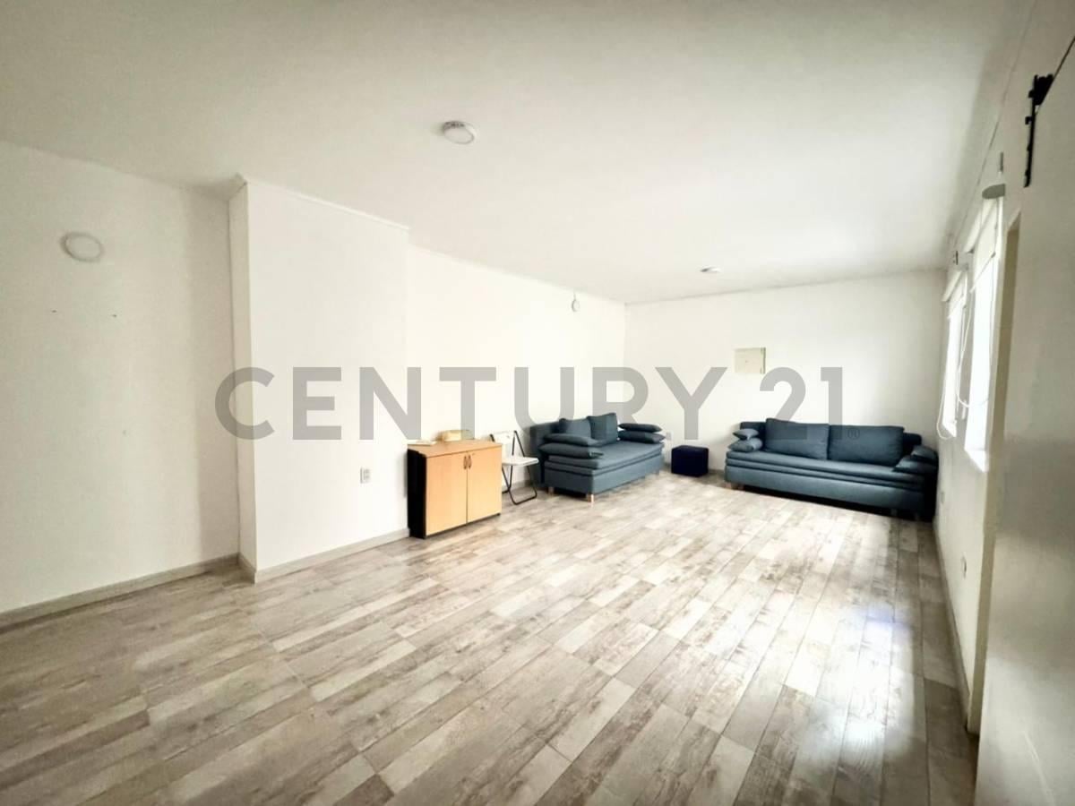 Foto de VENTA OFICINA EN PLANTA BAJA EN RETIRO, imagen 1